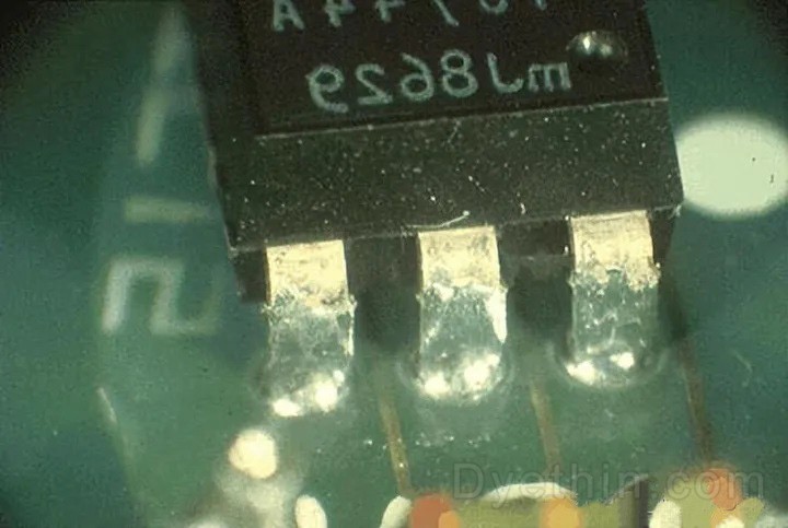 The solder joints on the chip are good, with rounded corners, but the leads are exposed The solder joints on the chip are good, with rounded corners, but the leads are exposed