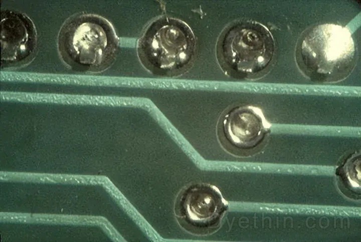 Solder joint depression caused by exhaust Solder joint depression caused by exhaust