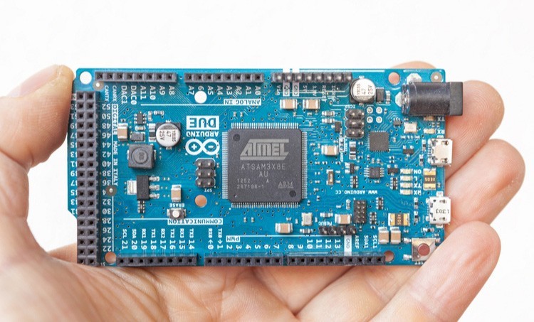 Is the gnd of the microcontroller and chip connected to the negative pole of the power supply?