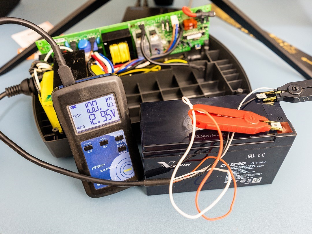 Build an intelligent UPS power supply