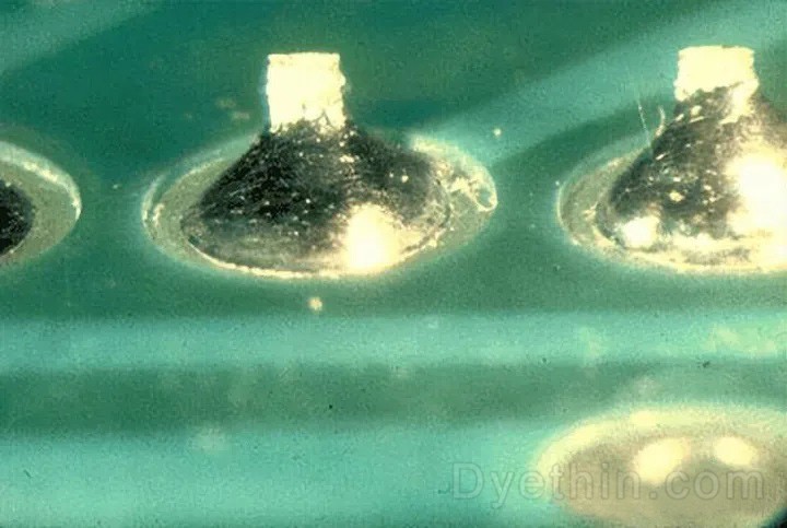 Good wettability of pads, poor wettability of component pins Good wettability of pads, poor wettability of component pins