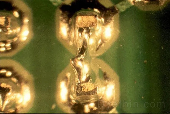 The poor solderability of the bare end leads to these solder spikes and subsequent short circuits The poor solderability of the bare end leads to these solder spikes and subsequent short circuits