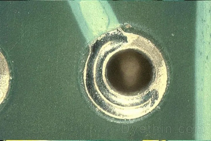 The through-hole pad surface is only partially wetted - the inner and outer edges fail to be wetted The through-hole pad surface is only partially wetted - the inner and outer edges fail to be wetted