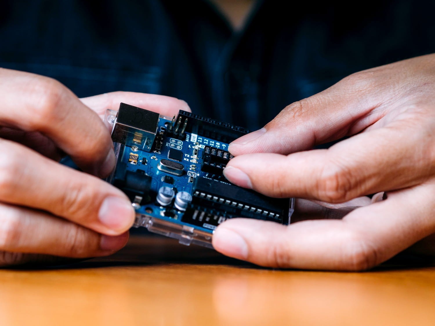 Integrated Circuit vs Semiconductor: Key Differences