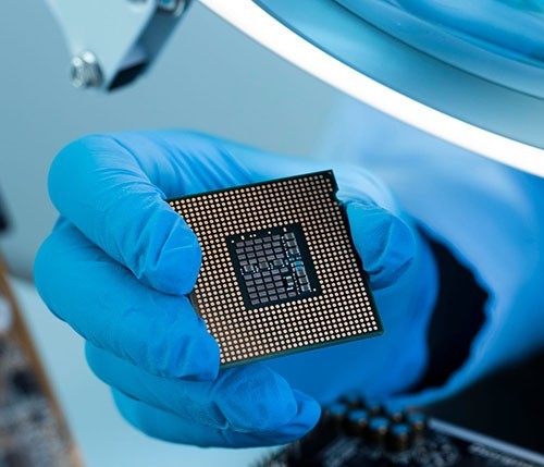 How Is a Microprocessor Different From an IC?