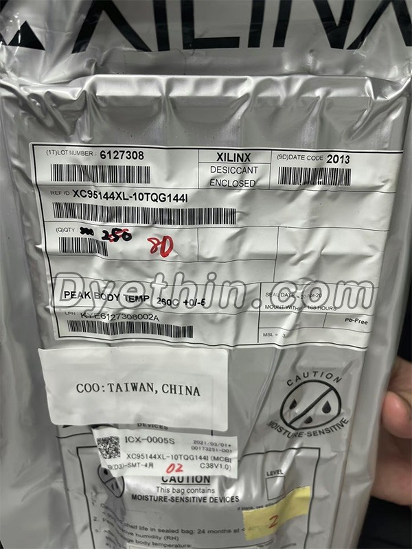 XC95144XL-10TQG144I